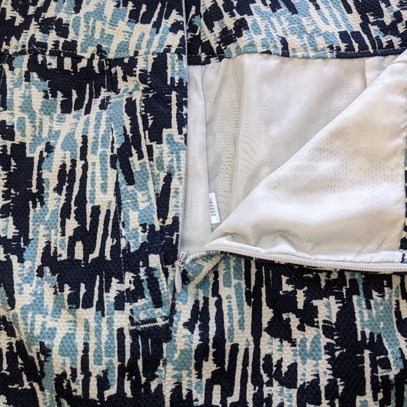 Ann Taylor Navy abstract Skirt Size 10 - Picture 6 of 8
